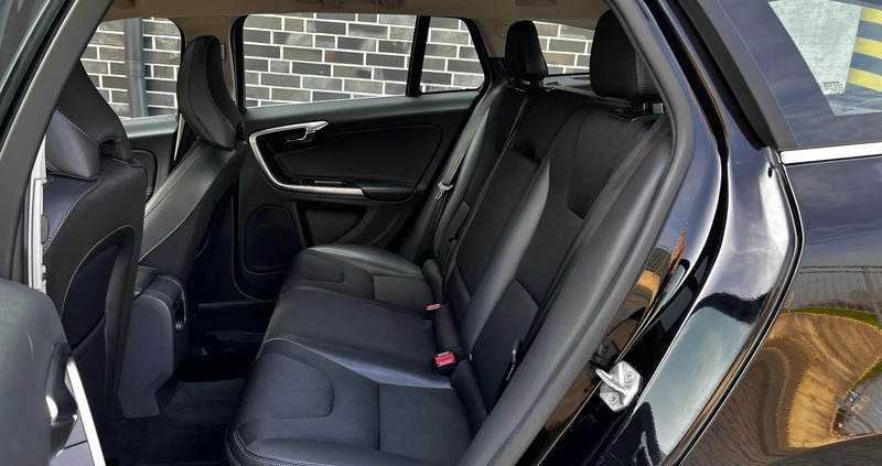 Volvo V60 cena 48500 przebieg: 178000, rok produkcji 2015 z Katowice małe 667